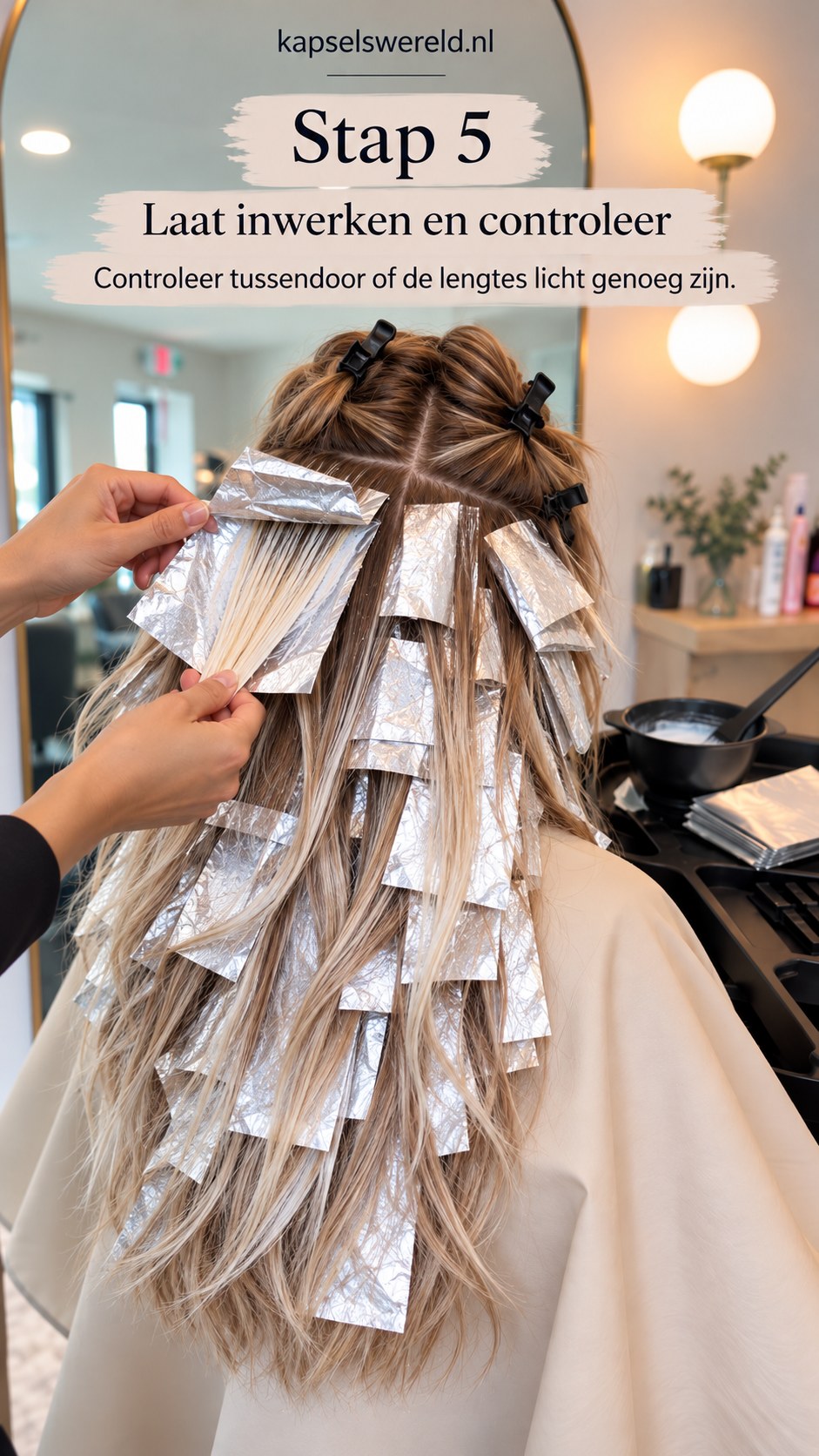 Veel folies tonen de opbouw van een zachte blonde balayage kleur
