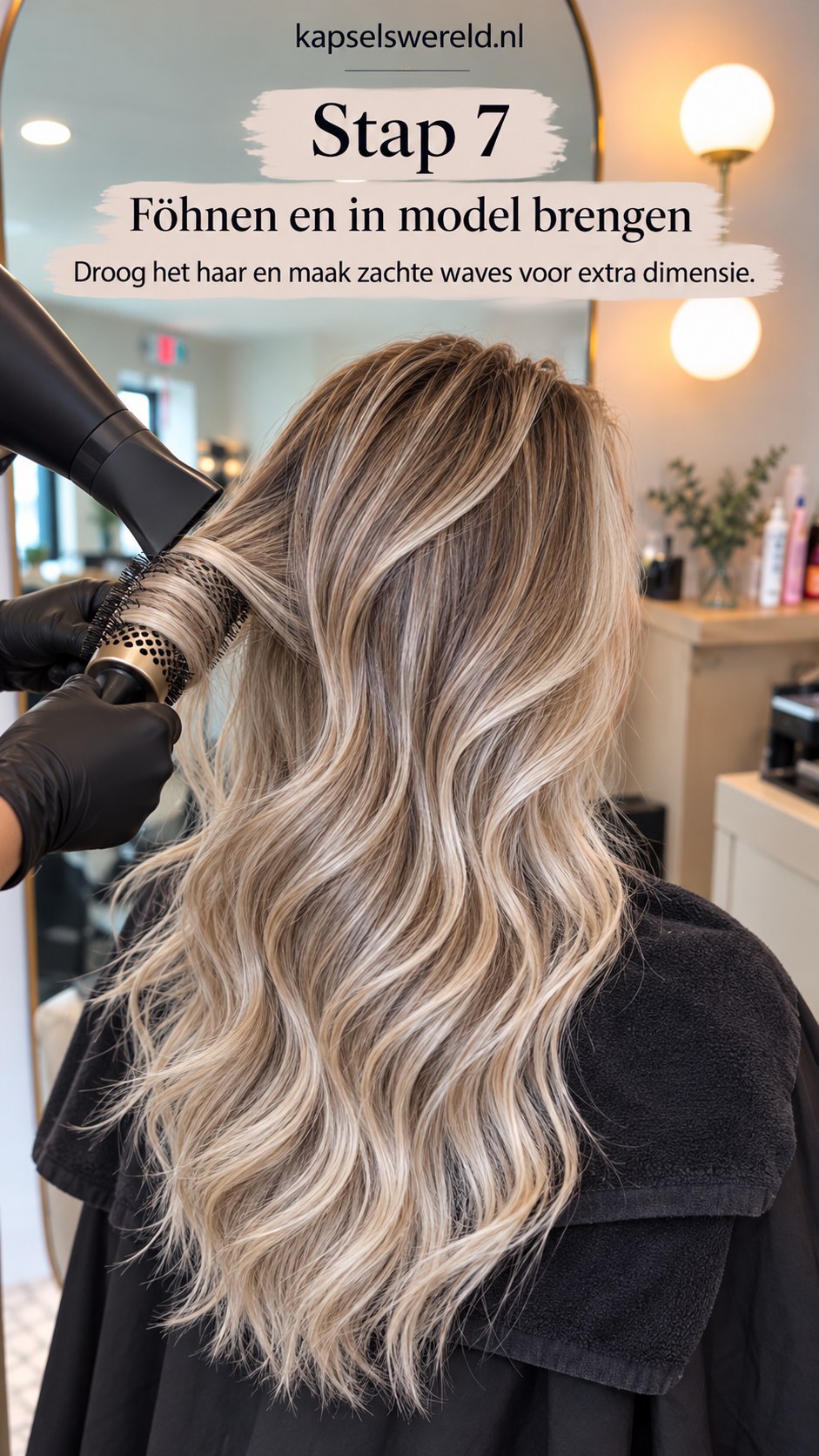 Geföhnd haar toont zachte golven en blonde dimensie na balayage