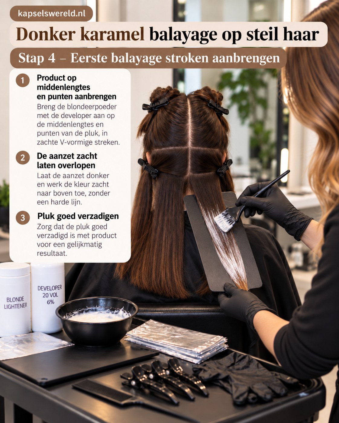 Eerste donker karamel balayage op steil haar met een kwast op een fijne pluk aangebracht.